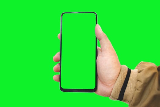 A man holding green screen smarpthone mockup photo