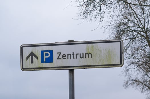 Parking zentrum sign showing direction to city center photo