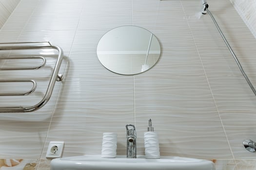 A welldesigned bathroom should have essential features that enhance function and aesthetics, like a modern sink, a wellplaced mirror, and a practical towel rack for daily comfort and enjoyment photo