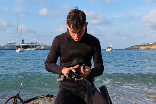 Serious man preparing for diving in sea photo