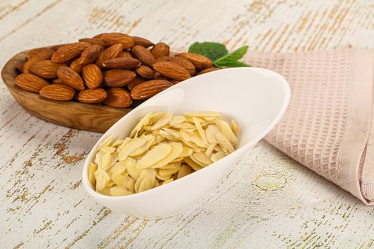 Almonds and almonds in a bowl photo