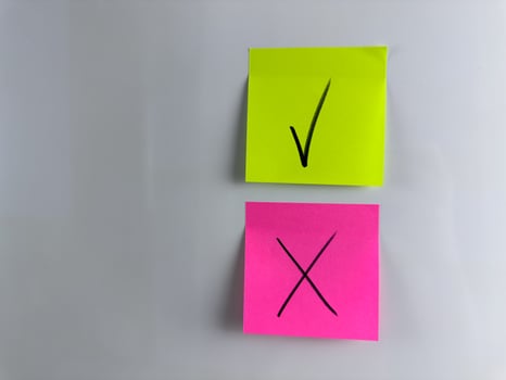 Post it notes with tick and cross when choosing answer option photo