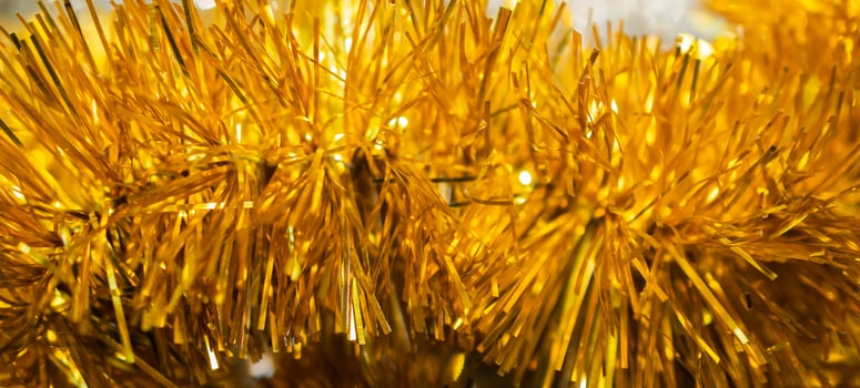 golden christmas tree chain. background or texture photo