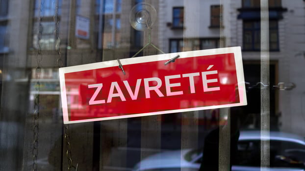 closed sign in Slovak photo