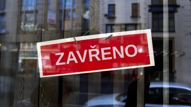 closed sign in Czech photo