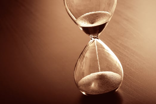 A sand timer on a table photo