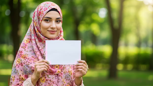 Muslim woman holding blank note for copy writing. ideal for online posts, banners, or content creation. photo