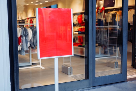 Sign indicating closure of retail store during business hours in an urban shopping area photo