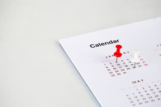 red push pin on the calendar photo