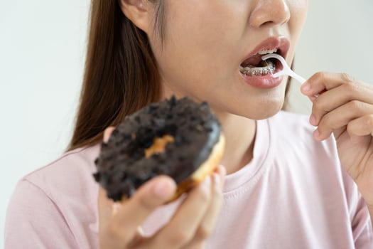 Treatment Dental Care. use dental floss to remove food particles. Metal Brackets on Teeth. young , Care after braces, confident in orthodontics. Elimination of bad breath, tooth decay photo