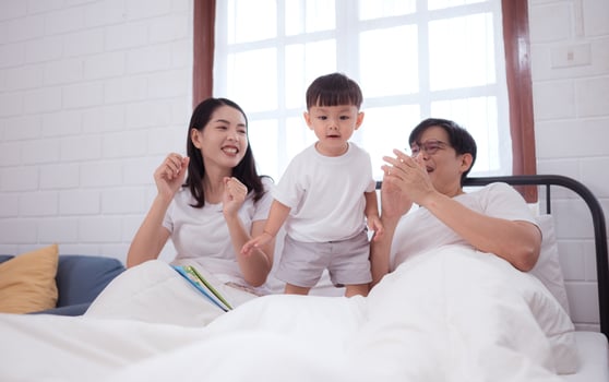 Before putting the kids to bed, parents, and kid unwind and play in the bedroom,187 photo