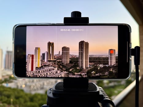 How to use a smartphone to take photos of buildings