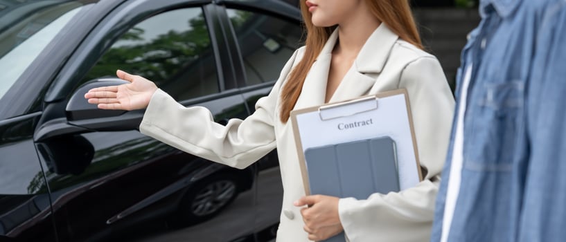 lease, rental car, sell, buy.seller explain contract for new owner to sign. Sales, loan credit financial, rent vehicle, insurance, renting, Seller, dealer, installment,, photo