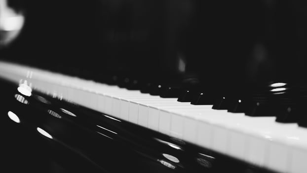 Black and white photo of a piano