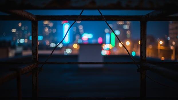 A view of the city from a window photo