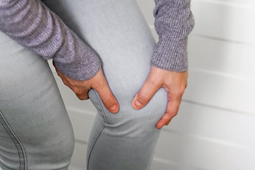 Pain in the knees of a female photo