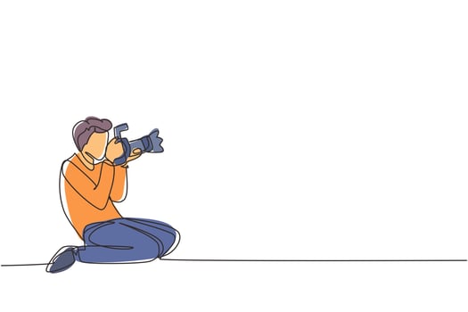 Single one line drawing photographer holding dslr camera taking photographs. Professional photographer taking pictures, images. Creative profession job. Continuous line draw design illustration vector