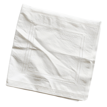 Use White Napkins in Table Decor png