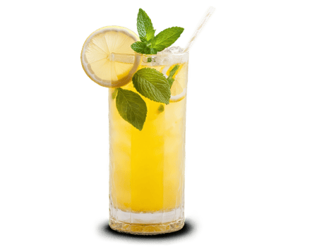 Somali Shaah in tall glass garnished with slice of lemon and sprig of mint png
