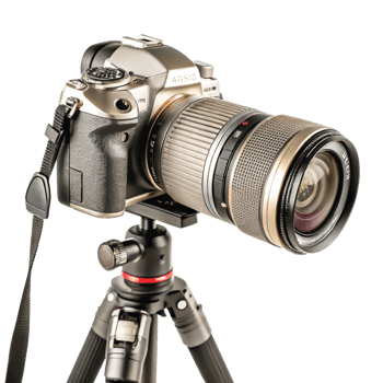 Professional DSLR Camera on Tripod, Studio Photography Equipment, High-Resolution Image png