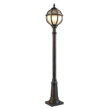 Elegant Black Outdoor Lamp Post with Globe Light Fixture for Garden or Pathway Lighting png