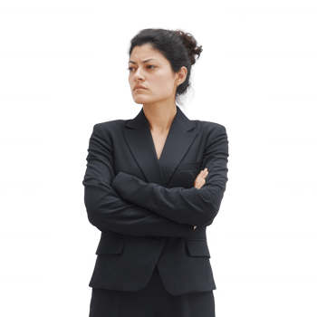 Confident businesswoman stands with arms crossed, displaying determination and focus. Ideal for concepts of leadership, professionalism, and career advancement. png